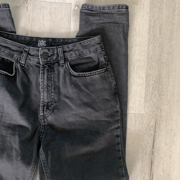 BDG Urban Outfitters Mom High-Rise 25 Black Denim Jeans - Picture 2 of 7